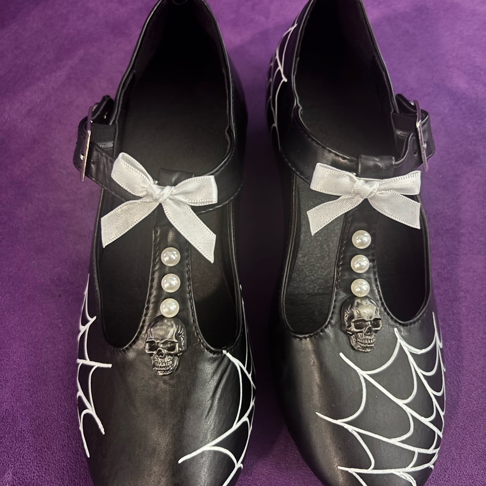 Black Spiderweb Mary Jane Heels with Pearl & Skull Charms, Removable Bows - Picture 5 of 8